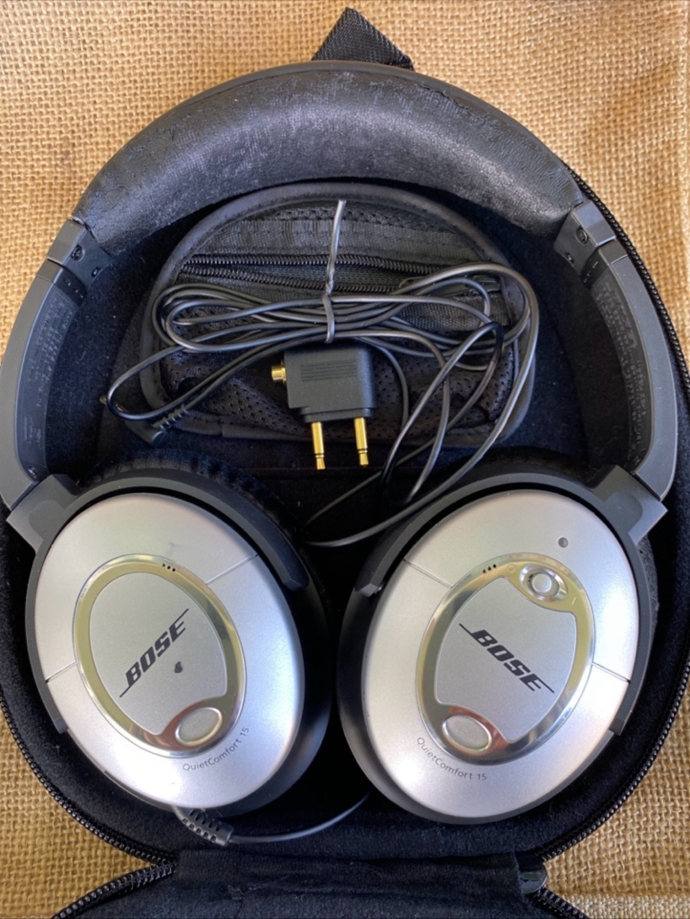 Bose QuietComfort 15 Noise Canceling Over-Ear Headphones. Virtually NEW